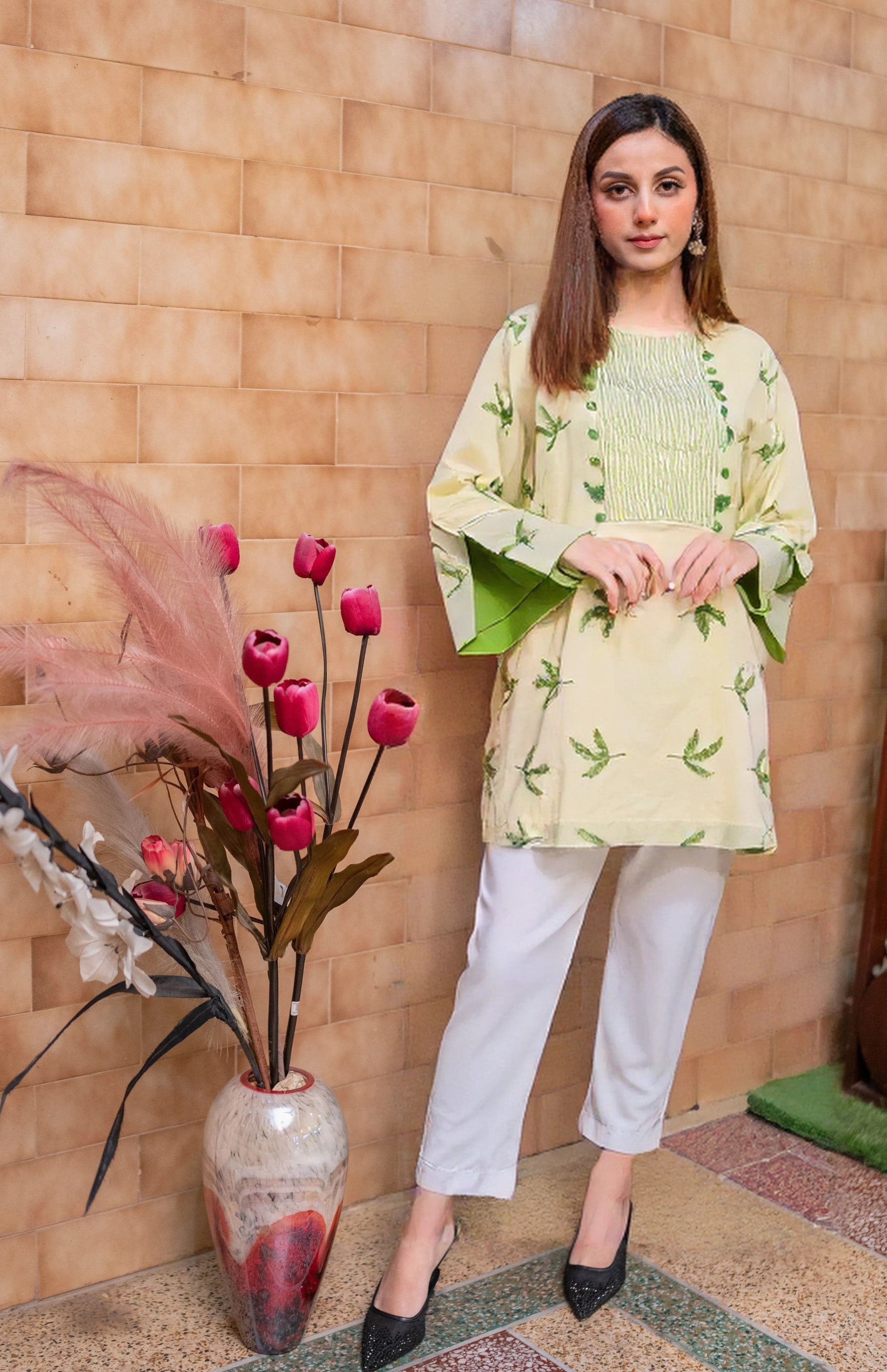 UP-04  :  Lawn soft lemon yellow