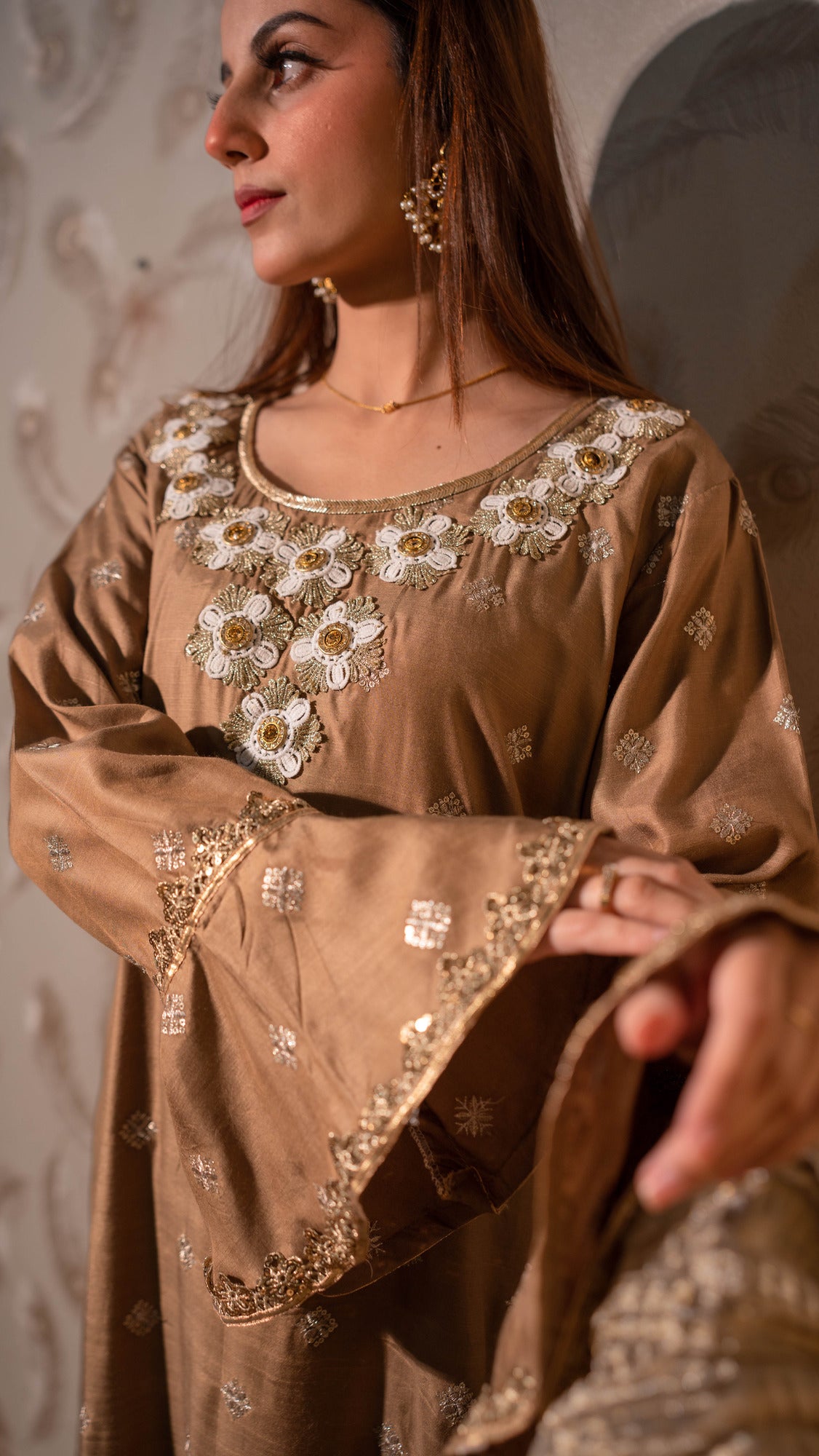 UED:8 Golden-beige 3 Pcs Suit