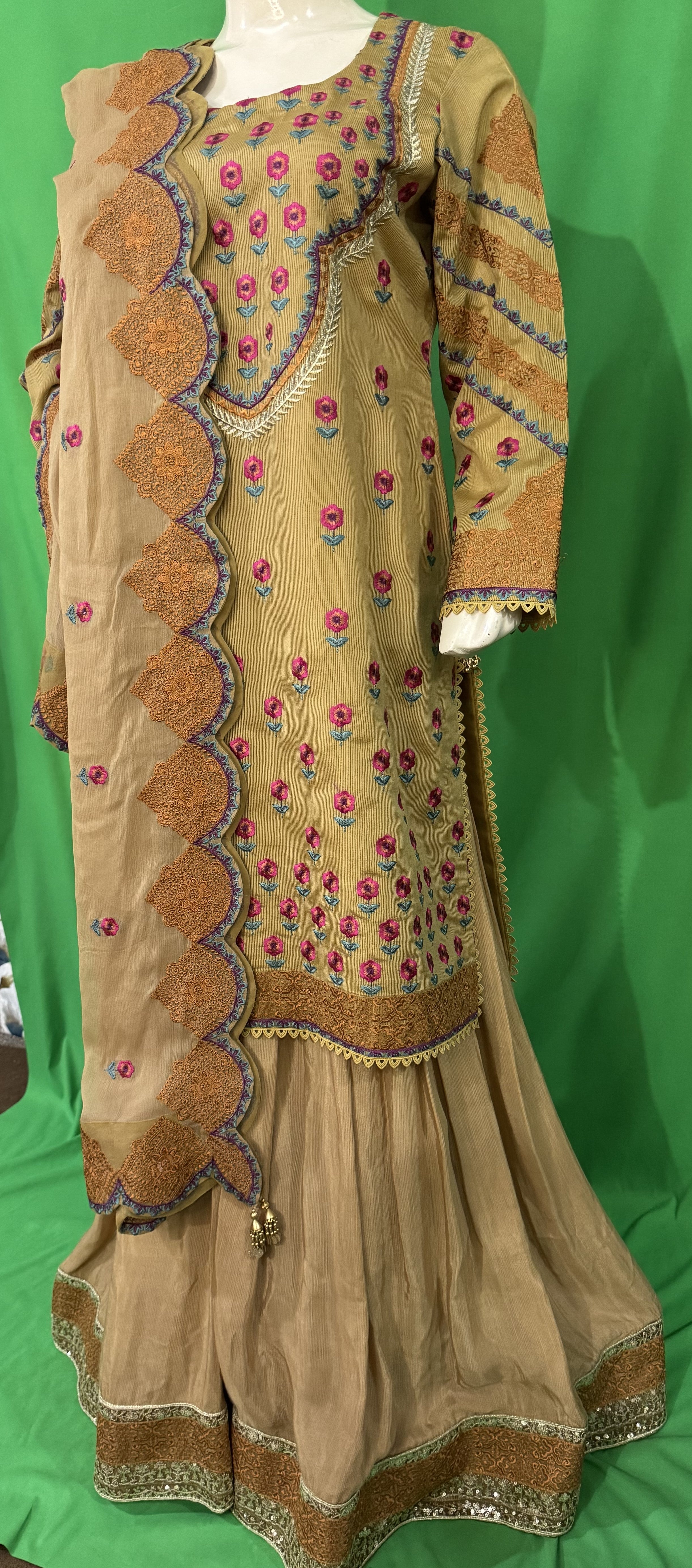 UNJ-6P: 3Pcs Ghagra outfit
