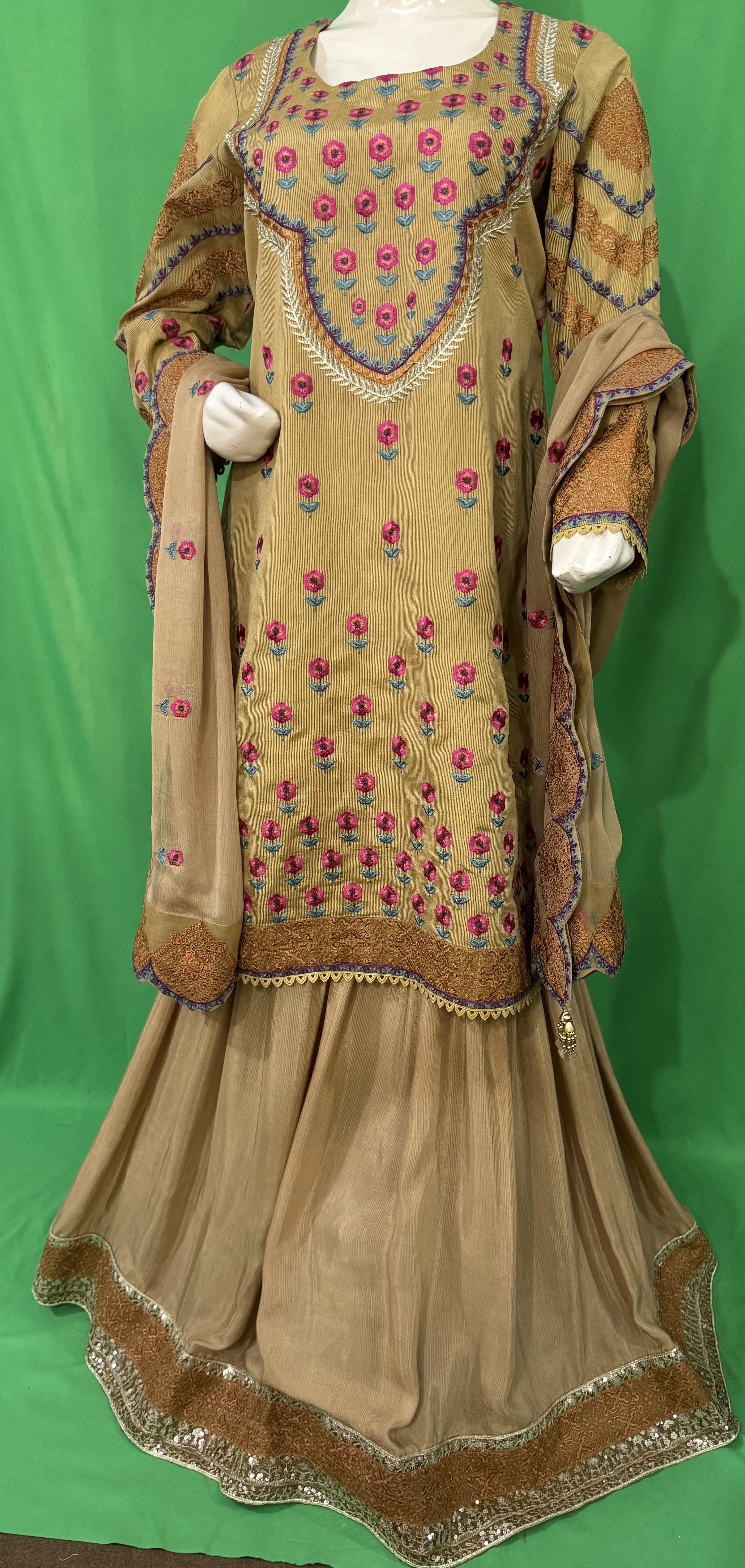 UNJ-6P: 3Pcs Ghagra outfit